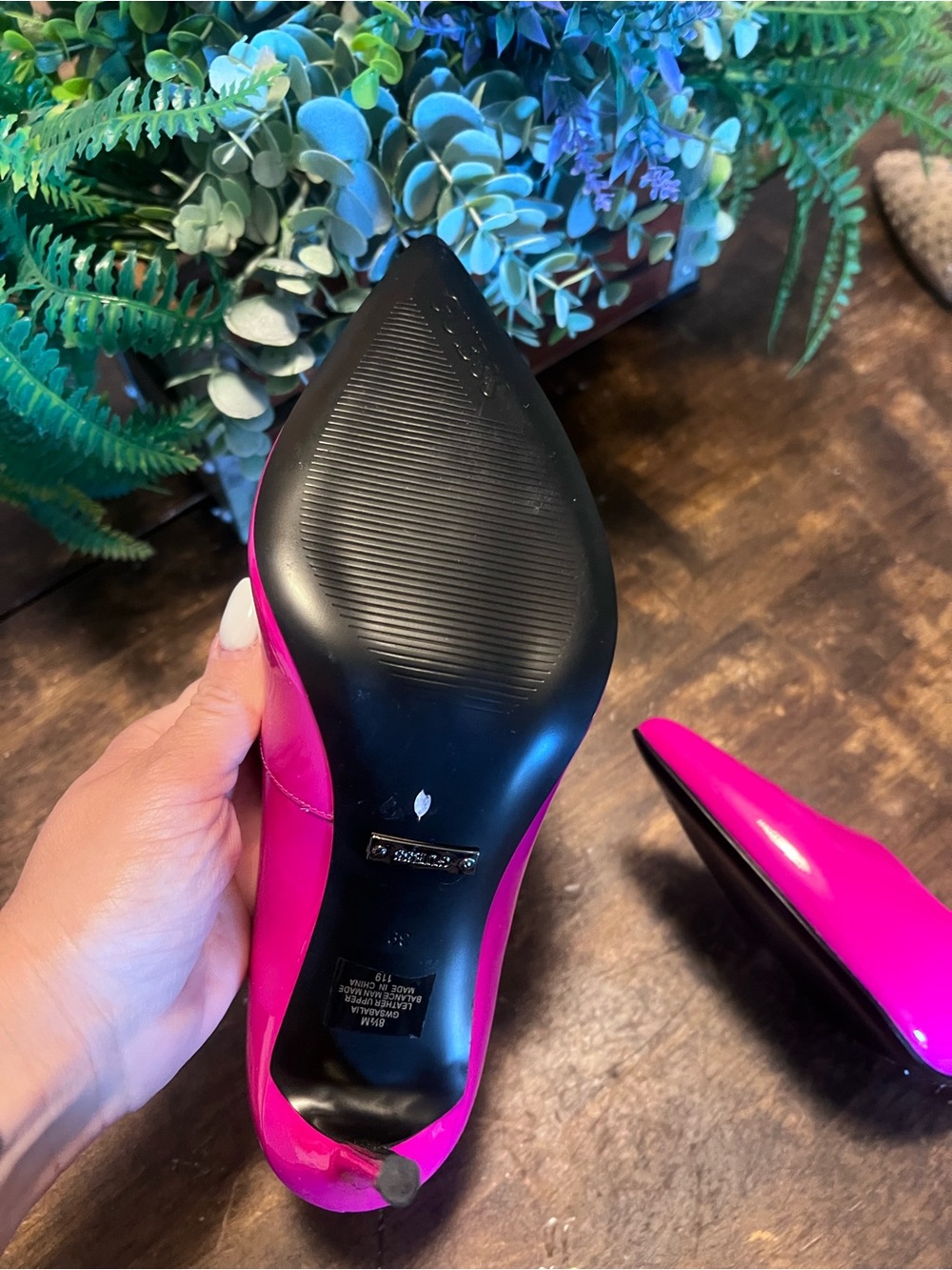 GUESS Women's Hot Pink Patent Pointed-Toe Heels - Picture 7 of 9